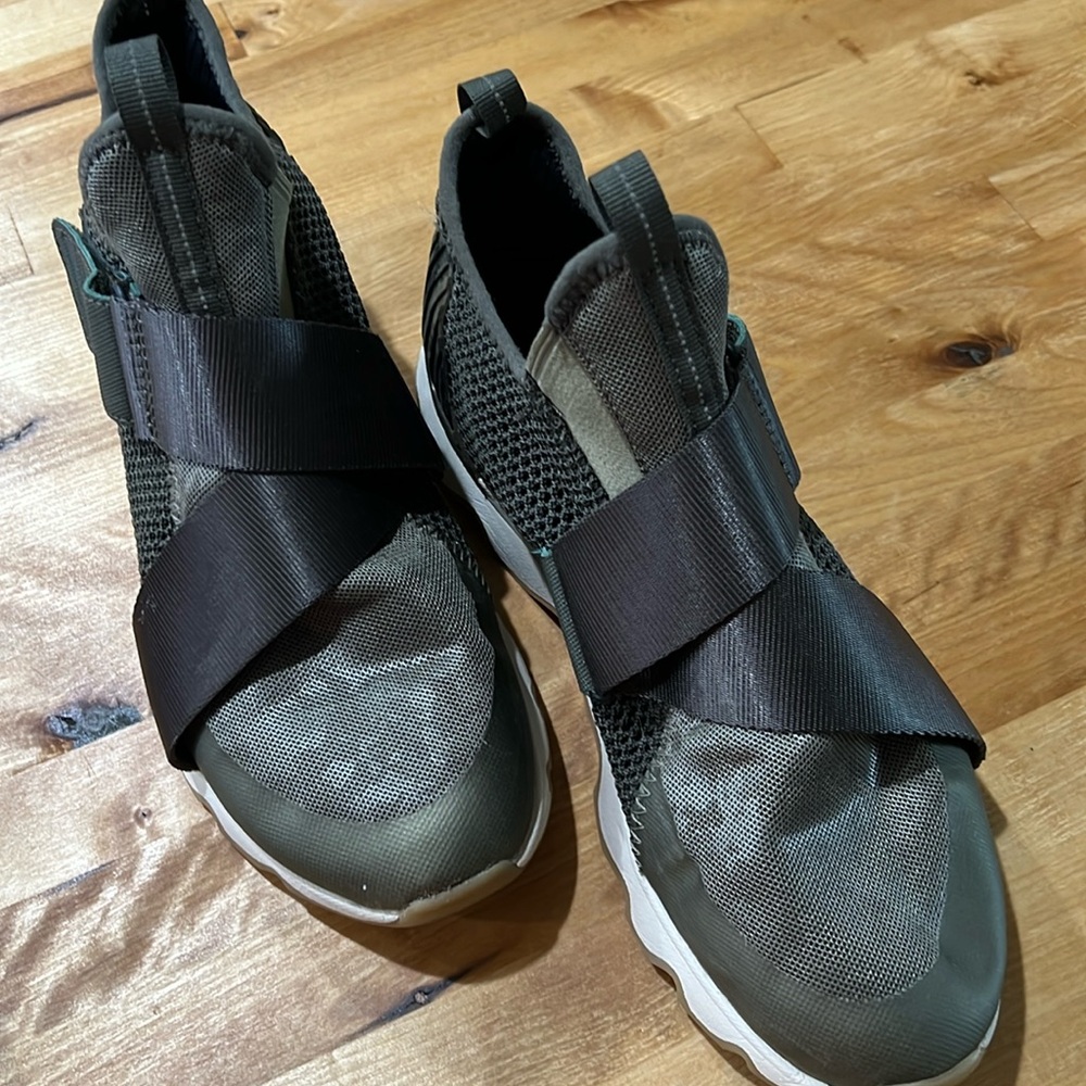 Sorel Kinetic Green Camo slip on size 9